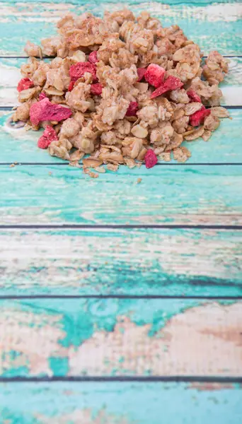 Breakfast Cereal With Dried Raspberry — Stock Photo, Image