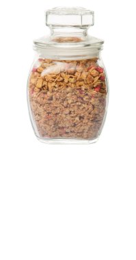 Kurutulmuş frambuaz adet cam beyaz arka plan üzerinde Mısır gevreği