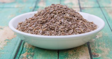 Kurutulmuş anason tohumu