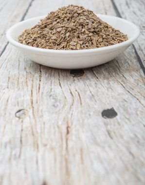 Kurutulmuş anason tohumu