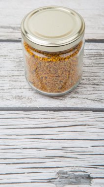 Arı polen Mason kavanoza