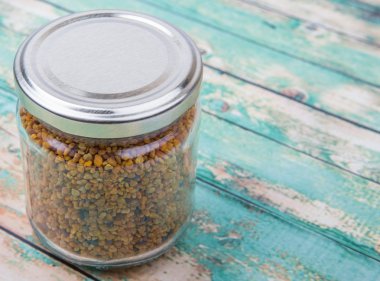 Arı polen Mason kavanoza