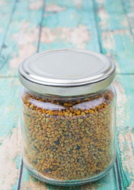 Arı polen Mason kavanoza