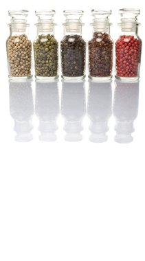 Cam şişe içinde peppercorns değişiklik