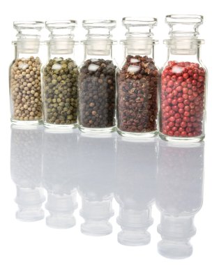 Cam şişe içinde peppercorns değişiklik