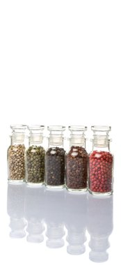 Cam şişe içinde peppercorns değişiklik