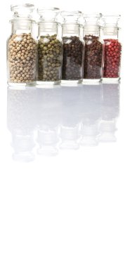 Cam şişe içinde peppercorns değişiklik