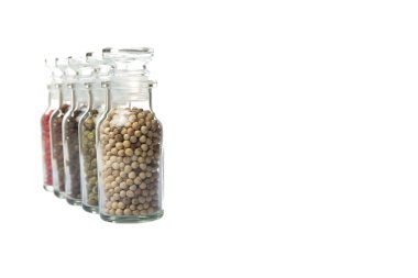 Cam şişe içinde peppercorns değişiklik
