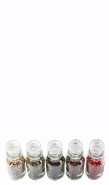 Cam şişe içinde peppercorns değişiklik