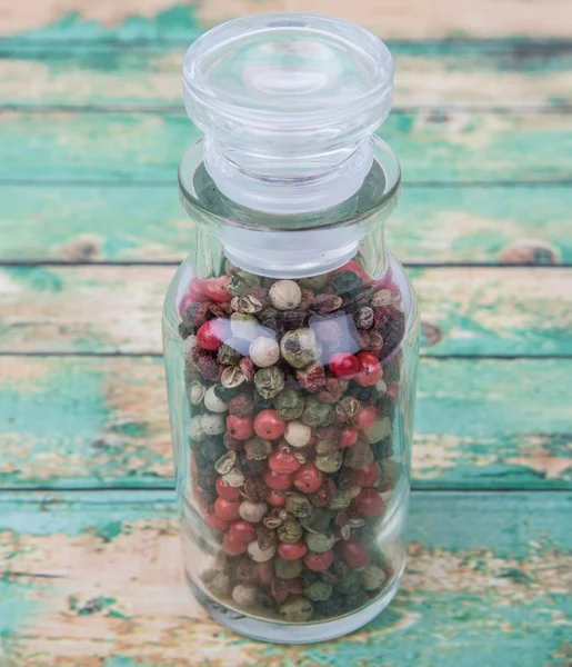 Mix pepřem v lahvičky skleněné — Stock fotografie