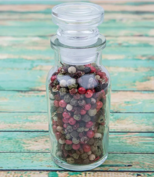 Mix Peppercorn In flacon glas — Stockfoto