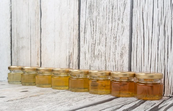 石工の瓶の蜂蜜の様々 な — ストック写真
