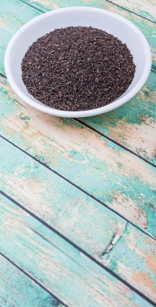 Loose Dried Darjeeling Black Tea Leaves White Bowl Wooden Background — Stock Photo, Image