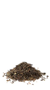 Darjeeling siyah çay beyaz arka plan üzerinde gevşek