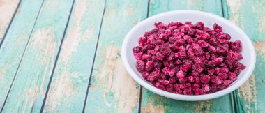 Kurutulmuş nar taneleri