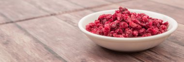 Kurutulmuş nar taneleri