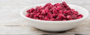 Kurutulmuş nar taneleri