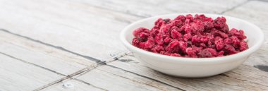 Kurutulmuş nar taneleri