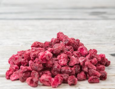 Kurutulmuş nar taneleri