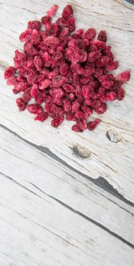 Kurutulmuş nar taneleri