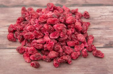 Kurutulmuş nar taneleri