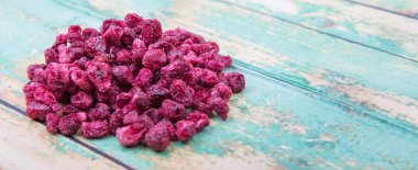 Kurutulmuş nar taneleri