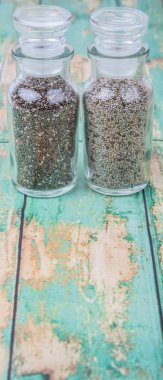 Beyaz ve siyah Chia tohum