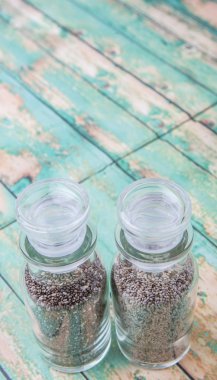 Beyaz ve siyah Chia tohum