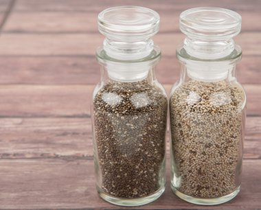 Beyaz ve siyah Chia tohum