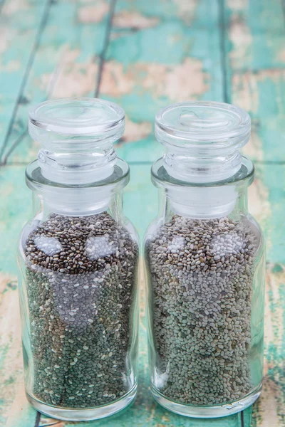 Sementes de Chia brancas e pretas — Fotografia de Stock