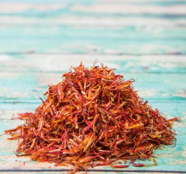 Ahşap üzerine kurutulmuş aspir