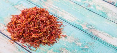 Ahşap üzerine kurutulmuş aspir