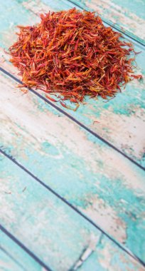 Ahşap üzerine kurutulmuş aspir