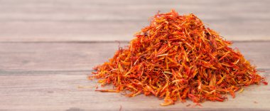 Ahşap üzerine kurutulmuş aspir