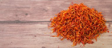 Ahşap üzerine kurutulmuş aspir