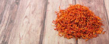 Ahşap üzerine kurutulmuş aspir