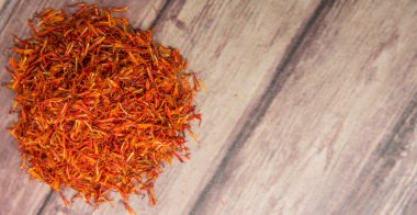 Ahşap üzerine kurutulmuş aspir