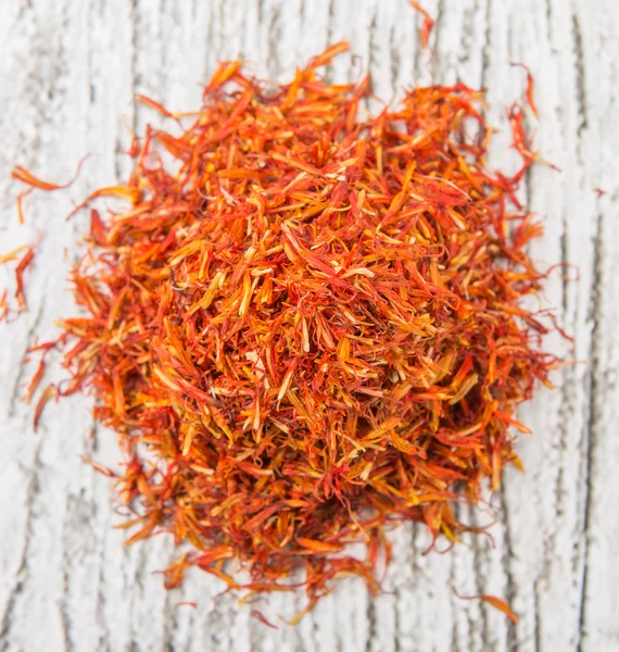 Ahşap üzerine kurutulmuş aspir