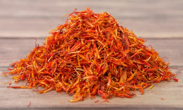 Ahşap üzerine kurutulmuş aspir