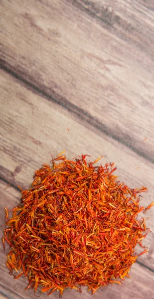 Ahşap üzerine kurutulmuş aspir