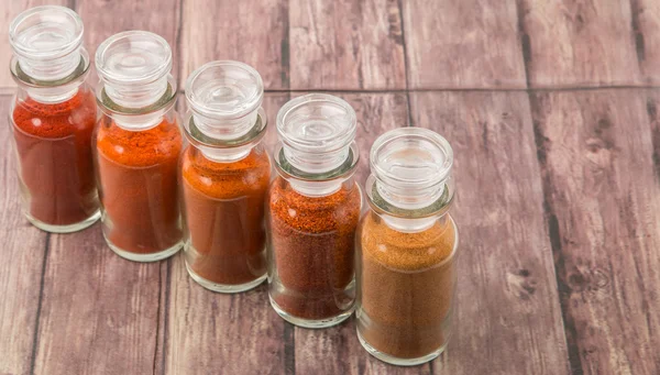 Cayenne, mrazivý prášek a prášek na papriku — Stock fotografie