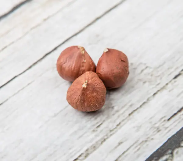 Loupaná skupina lískových ořechů — Stock fotografie