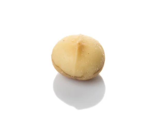 Очищенный орех макадоны — стоковое фото