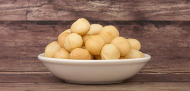 soyulmuş macadamia fındık