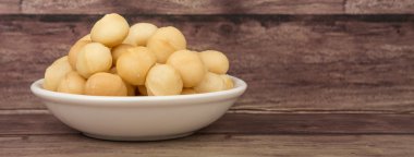 soyulmuş macadamia fındık
