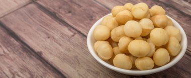 soyulmuş macadamia fındık