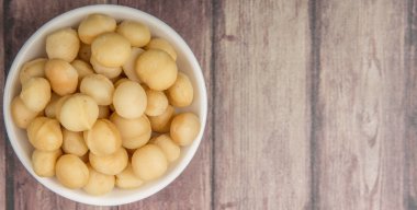 soyulmuş macadamia fındık