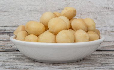 soyulmuş macadamia fındık