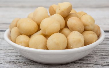 soyulmuş macadamia fındık