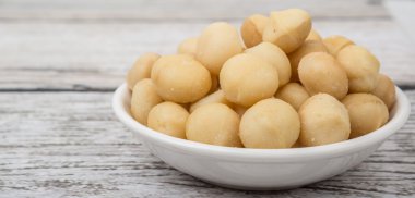 soyulmuş macadamia fındık